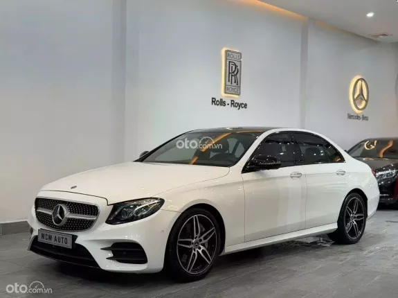 Mercedes-Benz E300 AMG 2020 - Xe option miên man bao check thoải mái