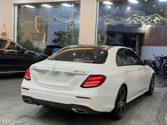Mercedes-Benz E300 AMG 2020 - Xe option miên man bao check thoải mái