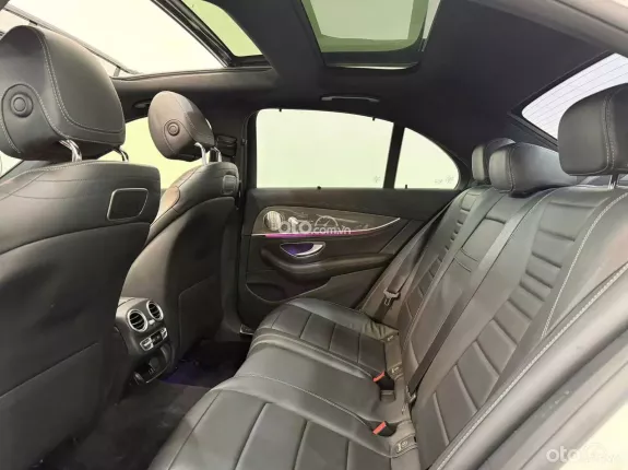 Mercedes-Benz E300 AMG 2020 - Xe option miên man bao check thoải mái