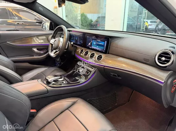 Mercedes-Benz E300 AMG 2020 - Xe option miên man bao check thoải mái