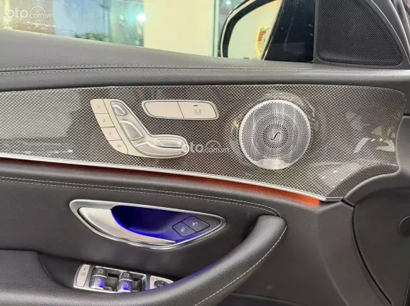 Mercedes-Benz E300 AMG 2020 - Xe option miên man bao check thoải mái