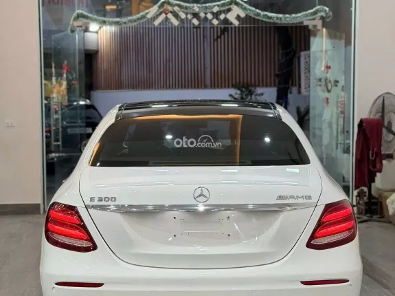 Mercedes-Benz E300 AMG 2020 - Xe option miên man bao check thoải mái