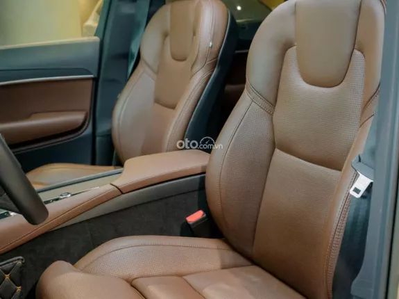 Volvo XC90 B6 AWD Ultimate 2022 - SUV Bắc Âu tinh tế cho gia đình
