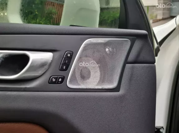 Volvo XC60 B6 AWD Inscription 2022 - Xe đẹp, full lịch sử bảo dưỡng hãng