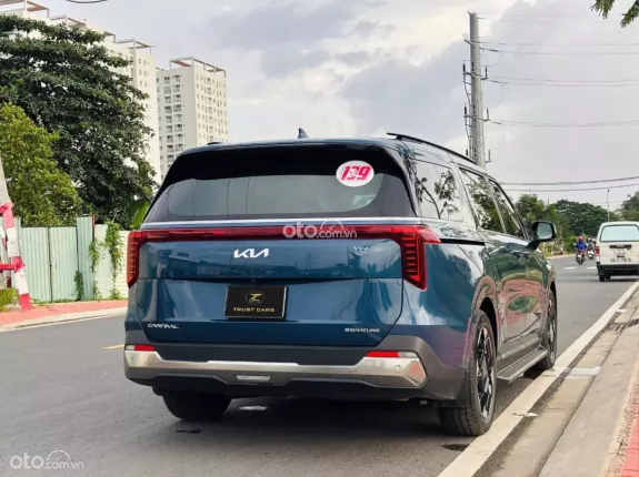Kia Carnival 2.2D Signature 2024 - All new, xe lướt đẹp, odo chuẩn