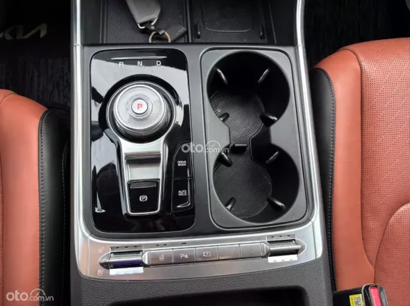 Kia Carnival 2.2D Signature 2024 - All new, xe lướt đẹp, odo chuẩn