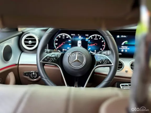 Mercedes-Benz E180 V1 2022 - Xe chủ ít giữ, chất xe vẫn còn đẹp