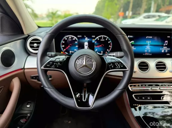 Mercedes-Benz E180 V1 2022 - Xe chủ ít giữ, chất xe vẫn còn đẹp