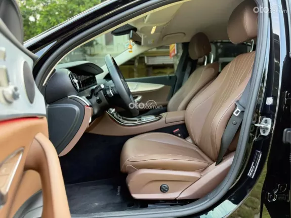 Mercedes-Benz E180 V1 2022 - Xe chủ ít giữ, chất xe vẫn còn đẹp