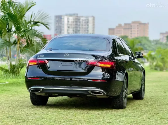 Mercedes-Benz E180 V1 2022 - Xe chủ ít giữ, chất xe vẫn còn đẹp