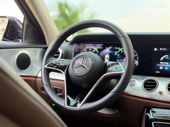 Mercedes-Benz E180 V1 2022 - Xe chủ ít giữ, chất xe vẫn còn đẹp