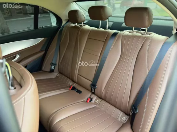 Mercedes-Benz E180 V1 2022 - Xe chủ ít giữ, chất xe vẫn còn đẹp