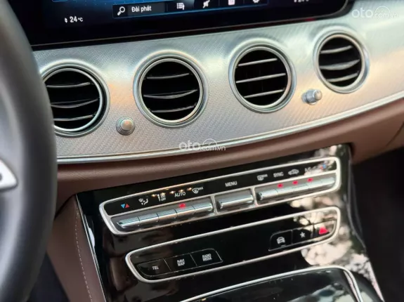 Mercedes-Benz E180 V1 2022 - Xe chủ ít giữ, chất xe vẫn còn đẹp