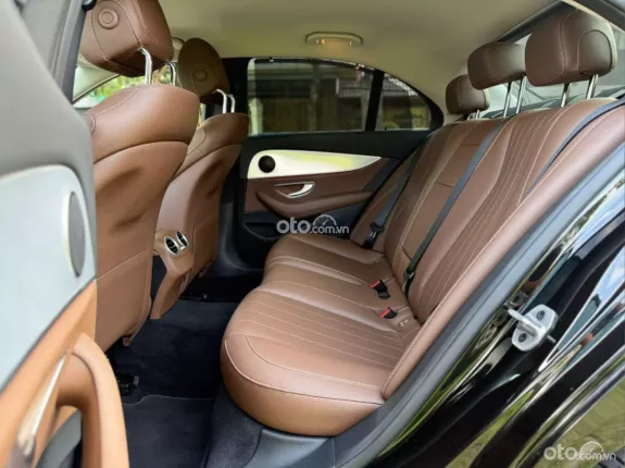 Mercedes-Benz E180 V1 2022 - Xe chủ ít giữ, chất xe vẫn còn đẹp