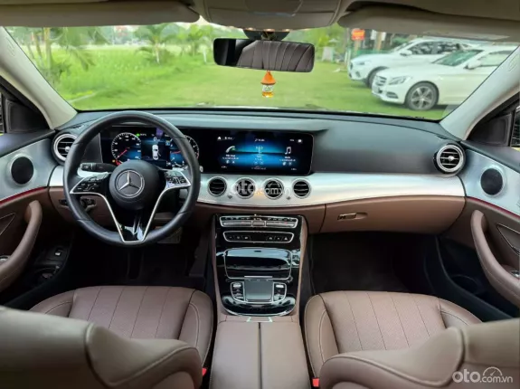 Mercedes-Benz E180 V1 2022 - Xe chủ ít giữ, chất xe vẫn còn đẹp