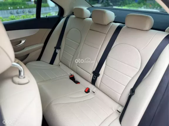 Mercedes-Benz C180 AMG 2021 - Nước sơn còn đẹp, bao check chất lượng xe