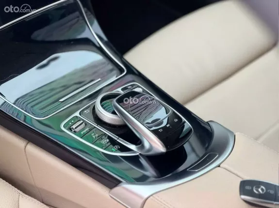 Mercedes-Benz C180 AMG 2021 - Nước sơn còn đẹp, bao check chất lượng xe