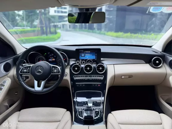 Mercedes-Benz C180 AMG 2021 - Nước sơn còn đẹp, bao check chất lượng xe