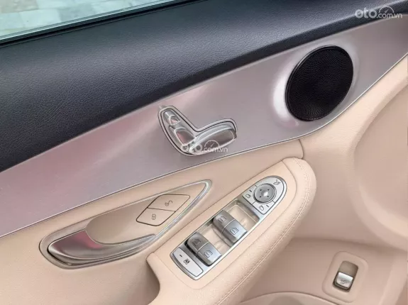 Mercedes-Benz C180 AMG 2021 - Nước sơn còn đẹp, bao check chất lượng xe