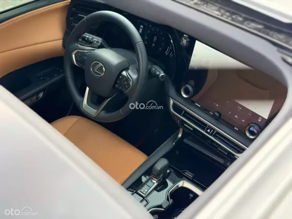 Lexus RX 350 RX 350H 2024 - Xe Có cửa hít đồ chơi giá trị cao