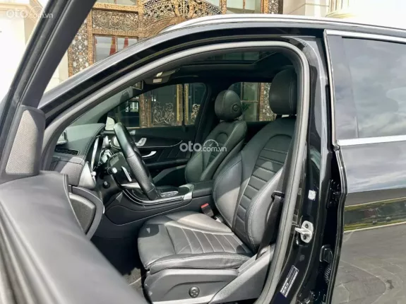 Mercedes-Benz GLC 300 4Matic V1 2021 - Xe full bảo dưỡng chính hãng