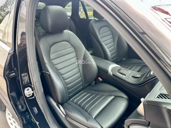 Mercedes-Benz GLC 300 4Matic V1 2021 - Xe full bảo dưỡng chính hãng