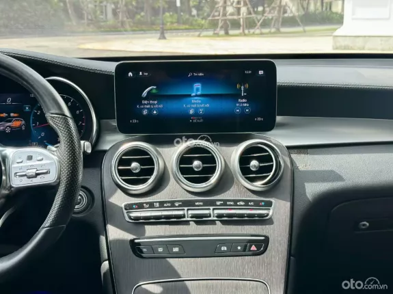 Mercedes-Benz GLC 300 4Matic V1 2021 - Xe full bảo dưỡng chính hãng