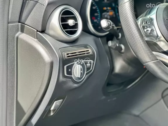 Mercedes-Benz GLC 300 4Matic V1 2021 - Xe full bảo dưỡng chính hãng