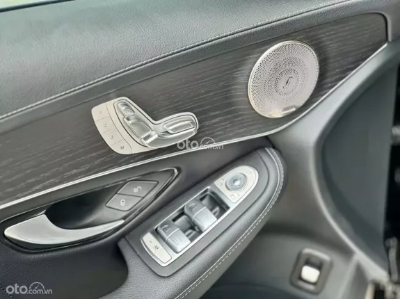 Mercedes-Benz GLC 300 4Matic V1 2021 - Xe full bảo dưỡng chính hãng