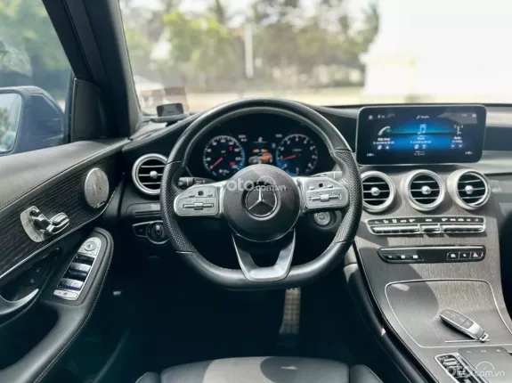 Mercedes-Benz GLC 300 4Matic V1 2021 - Xe full bảo dưỡng chính hãng