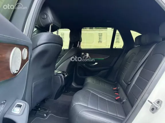 Mercedes-Benz GLC 200 V1 2022 - Chất xe đẹp, bao check thoải mái