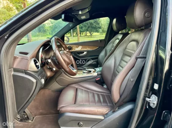 Mercedes-Benz GLC 250 4Matic 2017 - GLC 250 4Matic 2017 chạy 7 vạn siêu đẹp