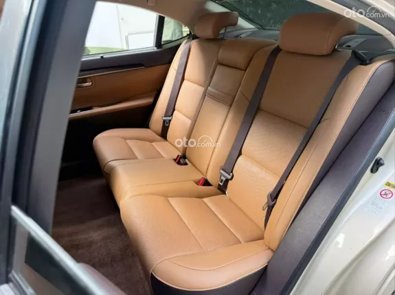 Lexus ES 250 F-Sport 2017 - Sedan sang trọng giá hợp lý