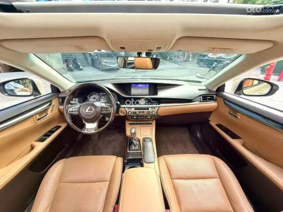 Lexus ES 250 F-Sport 2017 - Sedan sang trọng giá hợp lý