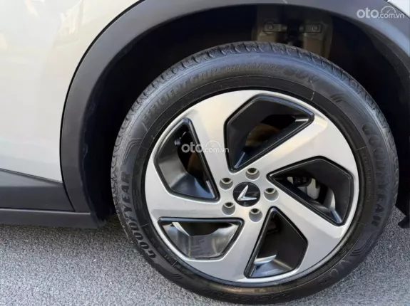 VinFast VF8 2023 - Giá chỉ 695 triệu