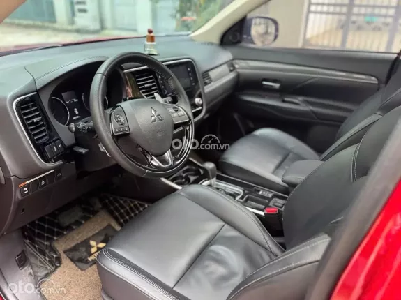 Mitsubishi Outlander 2.0 CVT Premium 2021 - Xe gia đình 7 chỗ siêu lành
