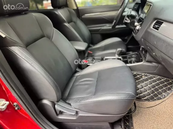 Mitsubishi Outlander 2.0 CVT Premium 2021 - Xe gia đình 7 chỗ siêu lành