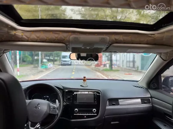 Mitsubishi Outlander 2.0 CVT Premium 2021 - Xe gia đình 7 chỗ siêu lành