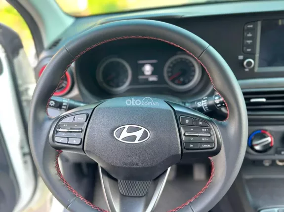 Hyundai Grand i10 Hatchback 1.2 AT 2024 - Thiếu mỗi cái hộp
