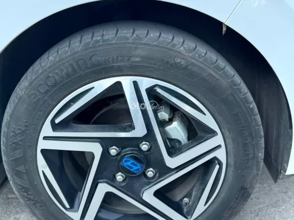 Hyundai Grand i10 Hatchback 1.2 AT 2024 - Thiếu mỗi cái hộp