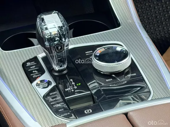 BMW X5 2024 - Xe up body cả trước cảng sau, đôi pô kép, bậc lên xuống,