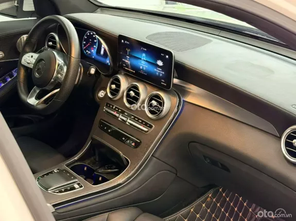 Mercedes-Benz GLC 300 4Matic V1 2022 - Bảo dưỡng full lịch sử hãng