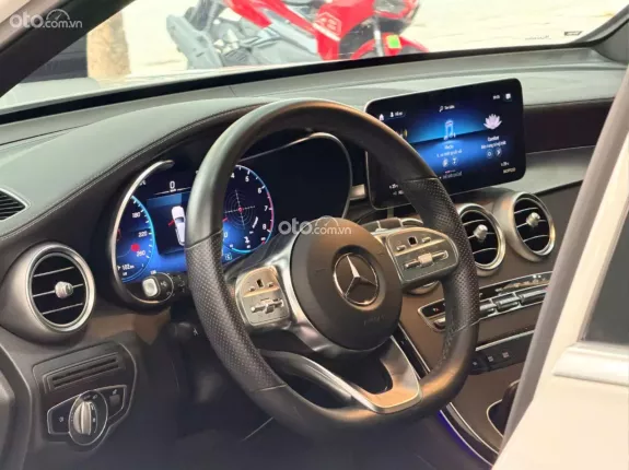 Mercedes-Benz GLC 300 4Matic V1 2022 - Bảo dưỡng full lịch sử hãng