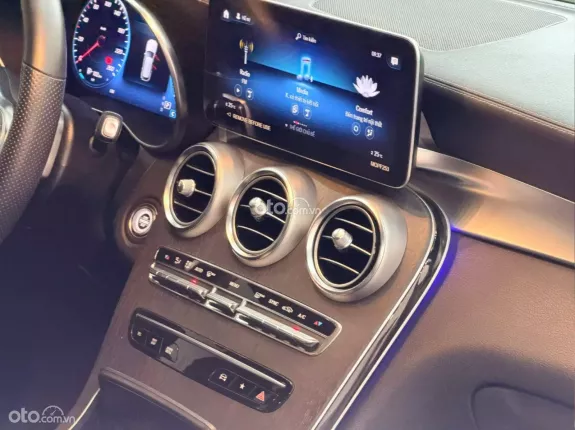 Mercedes-Benz GLC 300 4Matic V1 2022 - Bảo dưỡng full lịch sử hãng