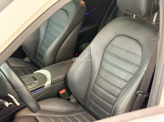 Mercedes-Benz GLC 300 4Matic V1 2022 - Bảo dưỡng full lịch sử hãng