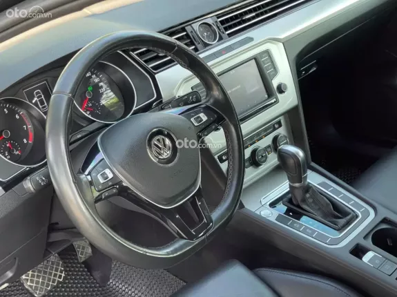 Volkswagen Passat 1.8 TSI Blue Motion 2017 - Cần hỗ trợ alo em 0982.925.112