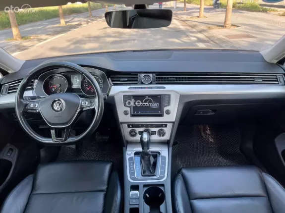Volkswagen Passat 1.8 TSI Blue Motion 2017 - Cần hỗ trợ alo em 0982.925.112