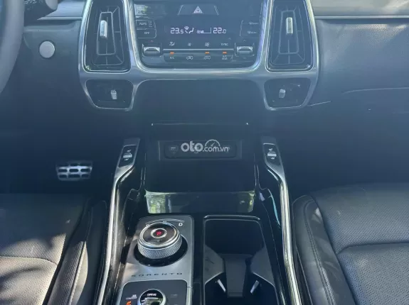 Kia Sorento 2.2D Premium AWD 2022 - Quá mới. Hỗ trợ 24h em Đệ 0982.925.112