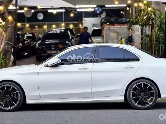 Mercedes-Benz C180 AMG 2021 - Trắng Kem