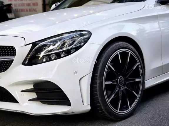 Mercedes-Benz C180 AMG 2021 - Trắng Kem